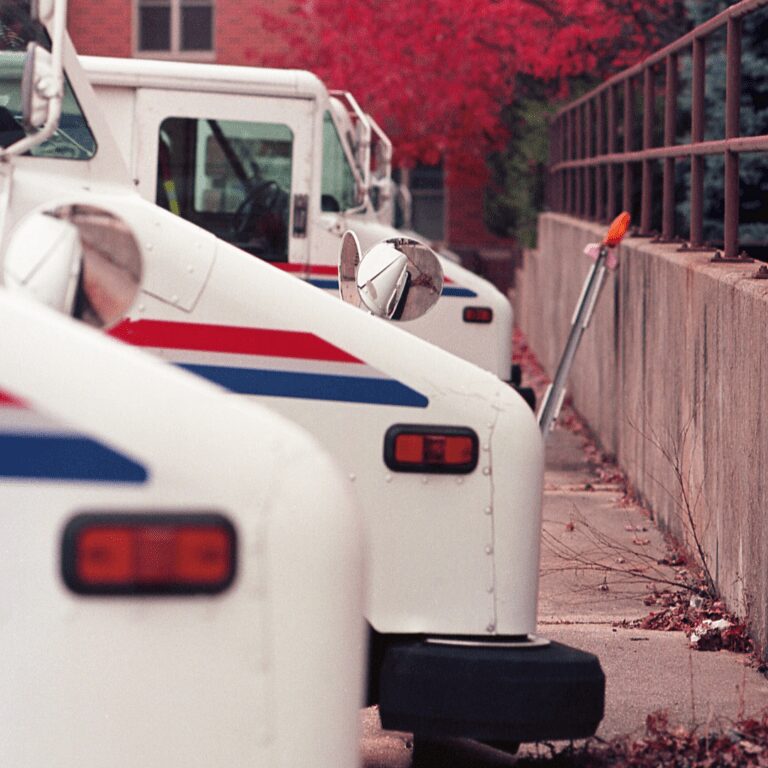 Read more about the article Watchdog Calls for USPS Reform After $2.5 Billion Net Loss